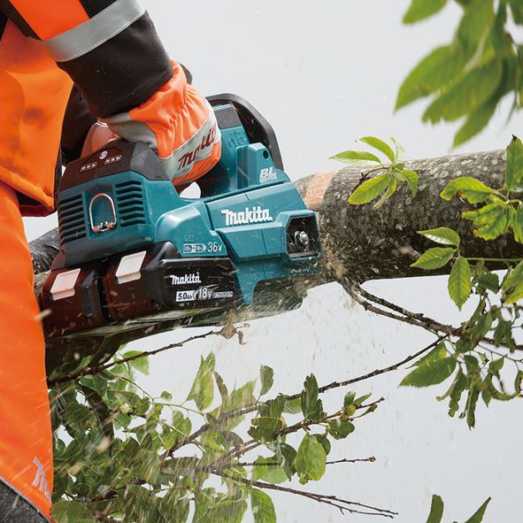 MAKITA Akku-Kettensäge 2x18V  BL Schwert 30cm